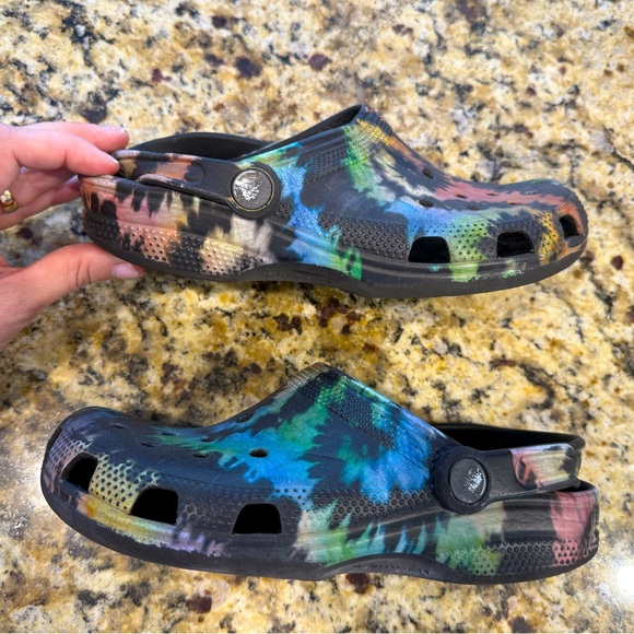 Crocs Kids Tie-Dye Clogs Size 3 - Picture 3 of 5